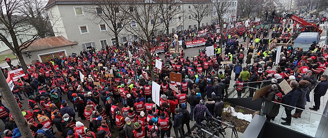 Rosenheimer Rotwesten zeigen Bundesverkehrsminister Scheuer die Rote Karte – Brenner-Nordzulauf: Jetzt wird Tacheles geredet!