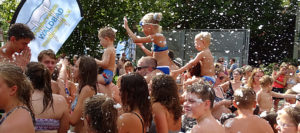 Spontaner Freizeitspaß im Waldbad Waldkraiburg: Badespektakel „AquaGaudi“ bei Sonne pur! Spontaner Freizeitspaß im Waldbad Waldkraiburg: Badespektakel „AquaGaudi“ bei Sonne pur!