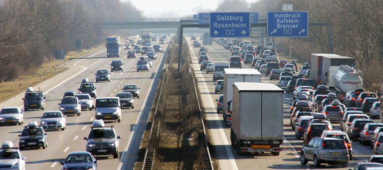 Stau-A8-pfingsten2020-staumelder-bayern-oesterreich - Blickpunkt Verlag