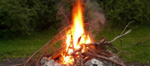 Lagerfeuer am Jenbach ruft Polizei auf den Plan Lagerfeuer am Jenbach ruft Polizei auf den Plan