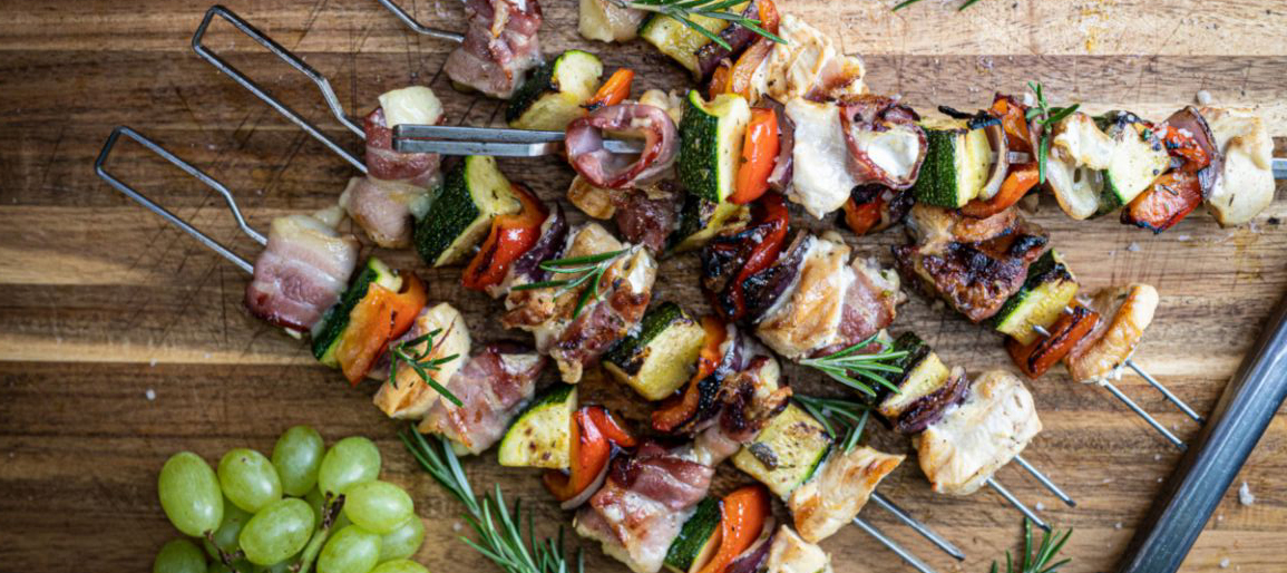 Gemüsespieße Camembert im Bacon-Mantel