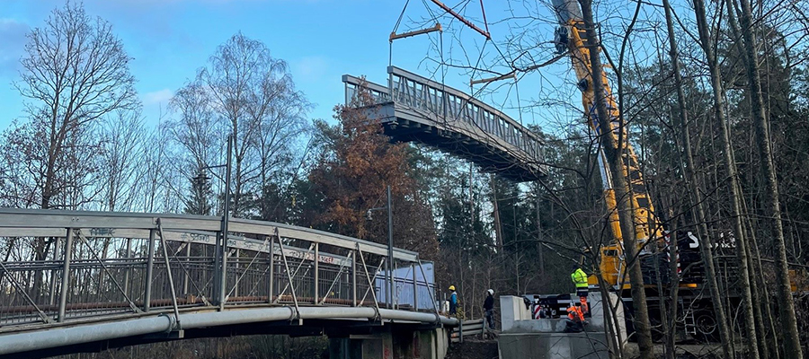 Neue Rad- und Fußwegebrückte am Bahnhaltepunkt