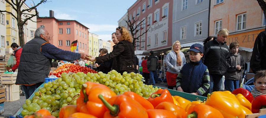 Endlich wieder Marktzeit in den Altstadtgassen von Wasserburg!