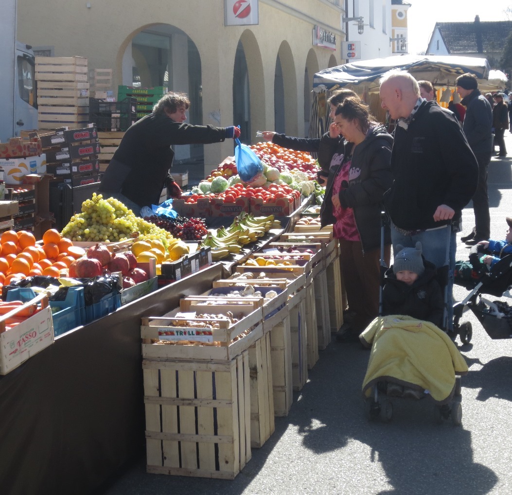 Ampfing Schweppermannmarkt überrascht in ritterlichem Gewand