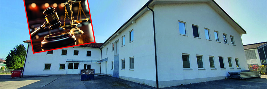 Eine im Rotter Gewerbegebiet „Am Eckfeld“ gelegene Industriehalle soll nach der Vorstellung des Landratsamts Rosenheim Ankunftseinrichtung für 506 Asylbegehrende werden. Foto: Olaf Konstantin Krueger