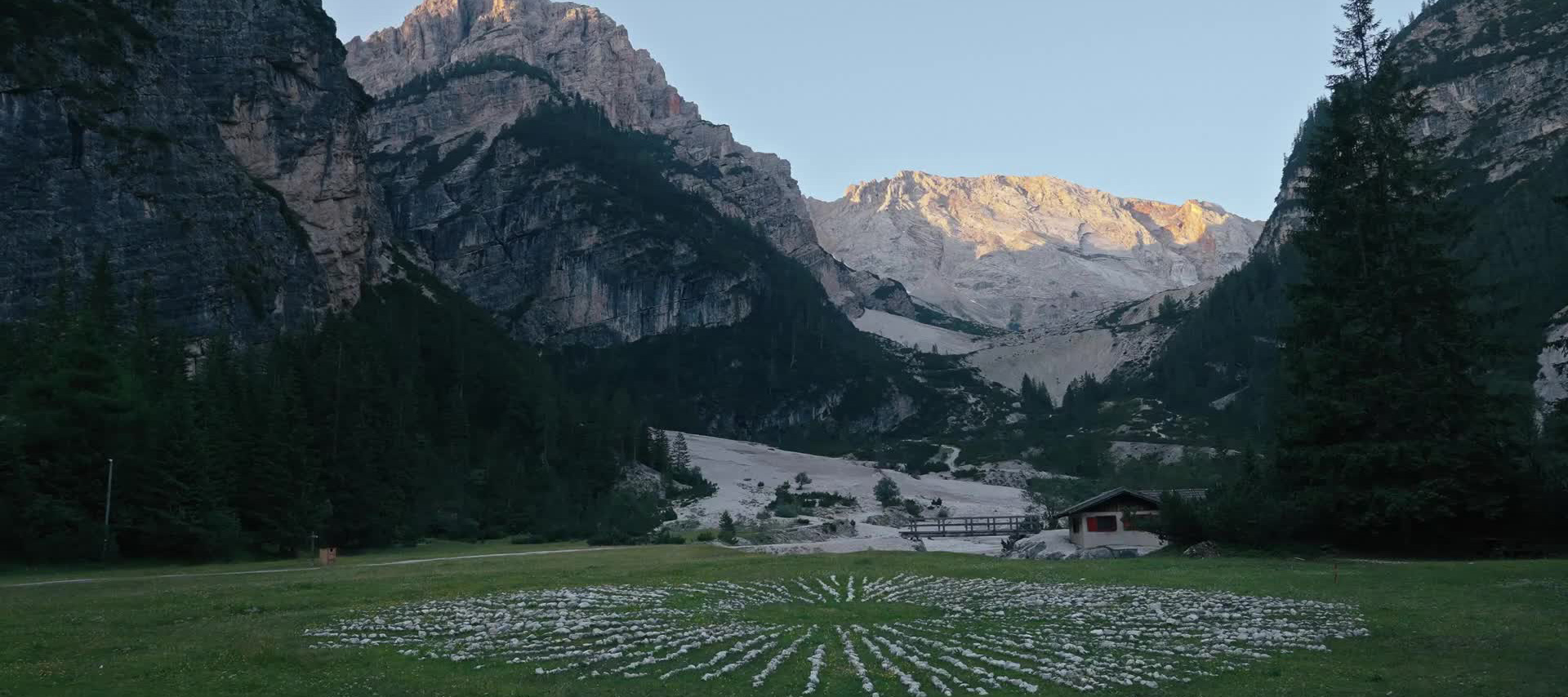 Film-Tipp: Elevated Art – Wer Kunst auf Berge stellt