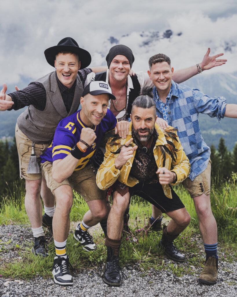 voXXclub bringt mit der „Lederhos’n Inferno“-Tour große Show ins Kultur + Kongress Forum Altötting. Pressefoto